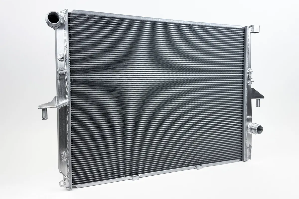 03-10 Porsche 955/957 Cayenne / 07-15 Audi Q7 / 04-10 Volkswagen Touareg Heavy-Duty Performance Radiator 2
