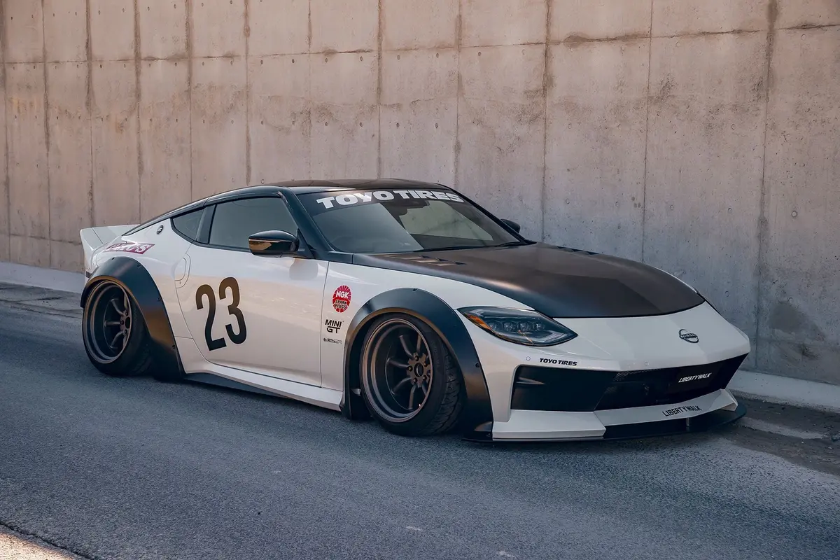 Lb-Works Nissan Fairlady Zrz34 (400Z) Complete Body Kit 1