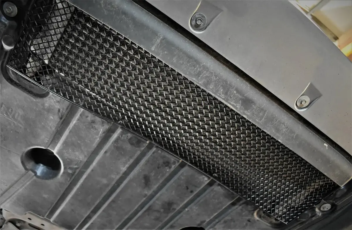Zunsport Bmw G87 M2 - Oil Cooler Grille 1