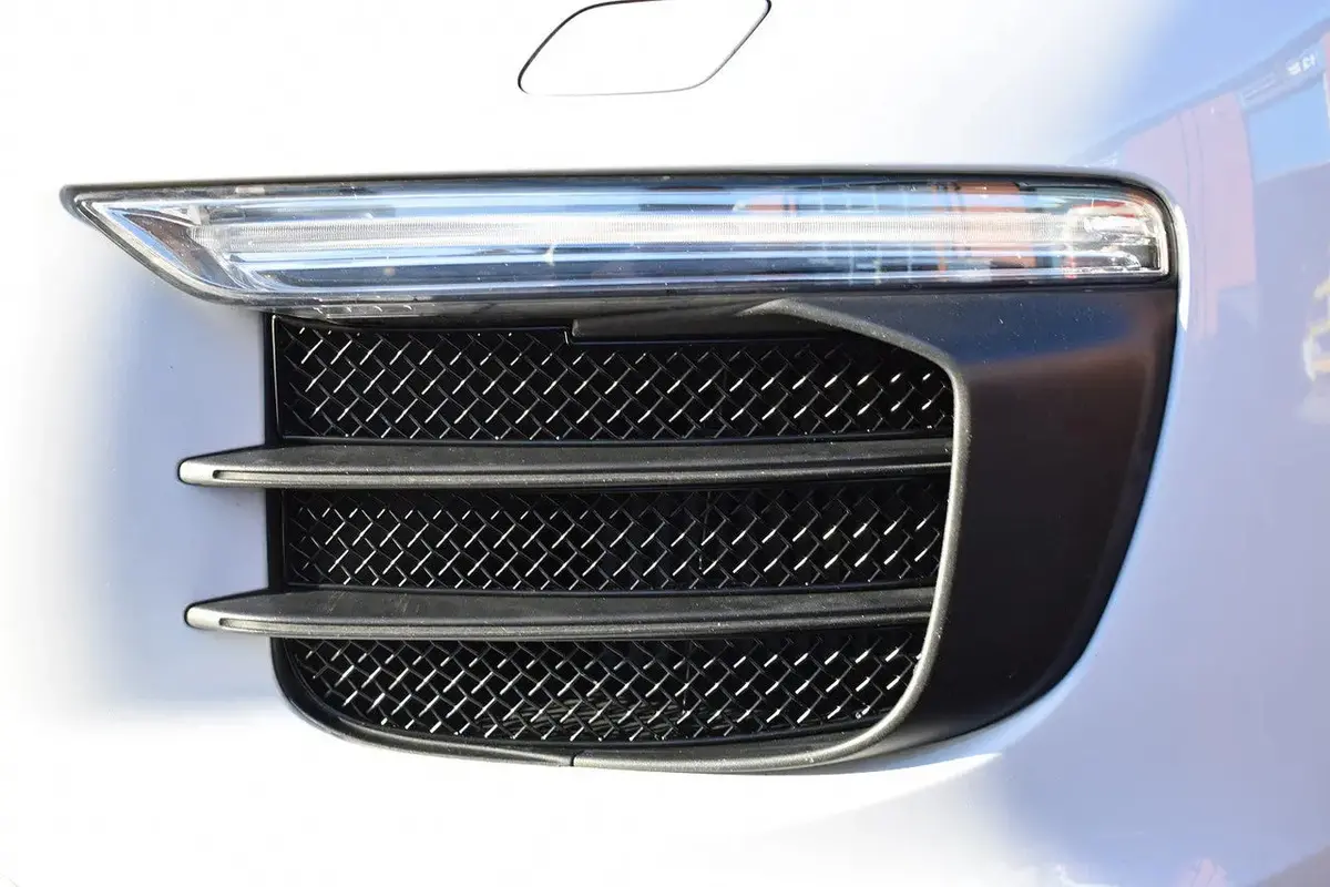 Zunsport Porsche Cayenne 958.2 Facelift - Outer Grille Set 1